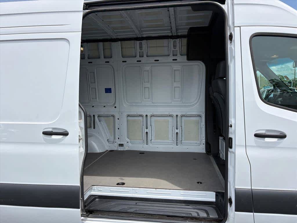 Used 2025 Mercedes-Benz Sprinter 2500 image 24