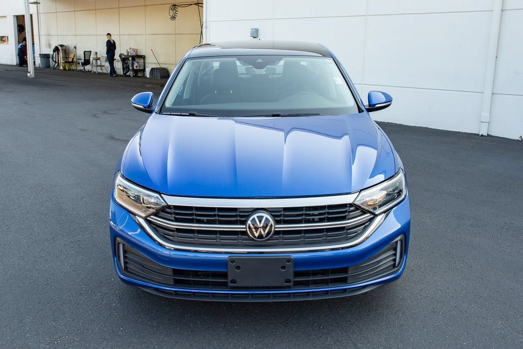 Used 2023 Volkswagen Jetta SEL FWD image 4