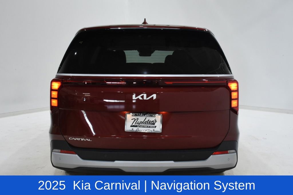 Used 2025 Kia Carnival FWD image 5