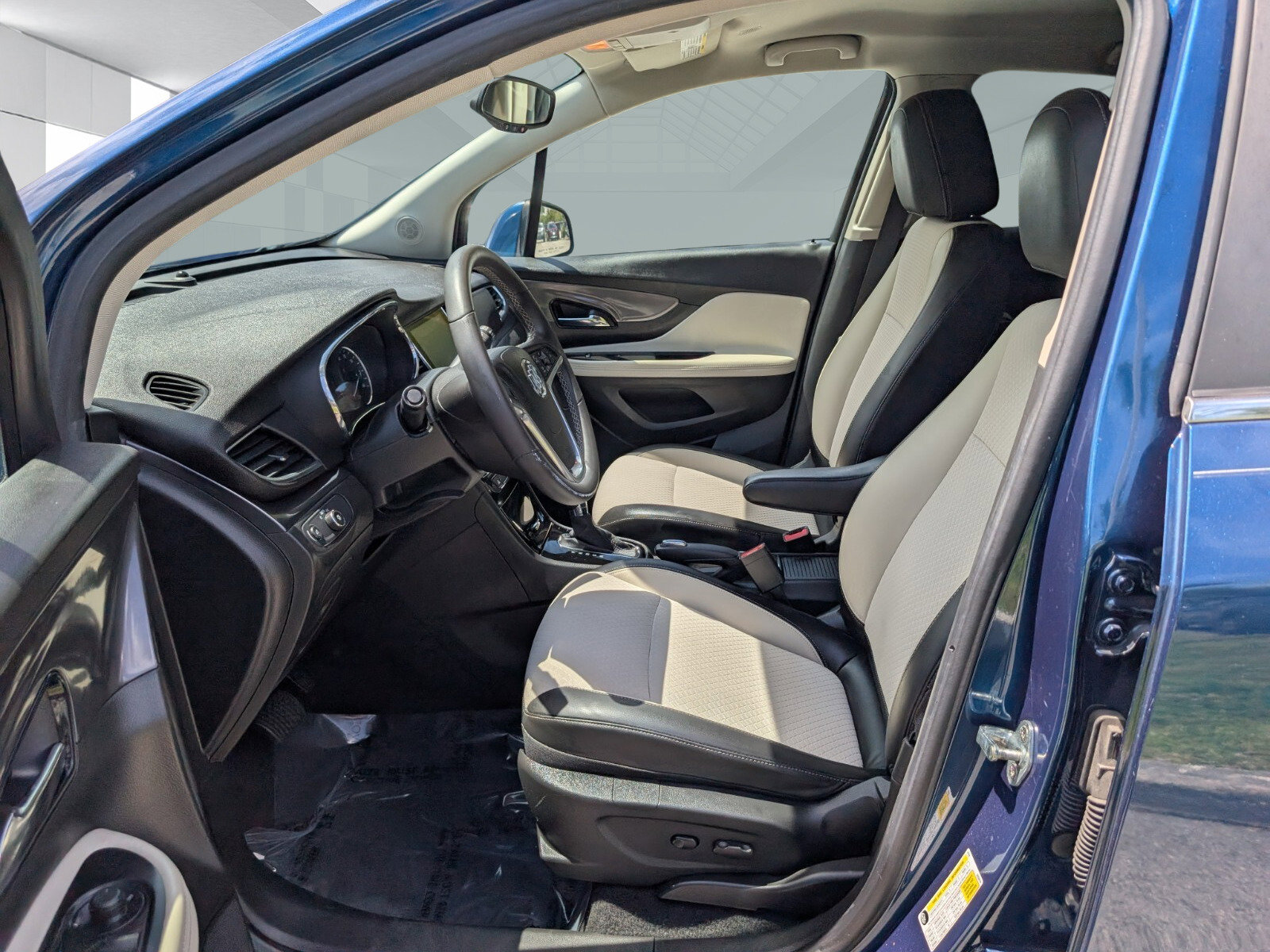 Used 2020 Buick Encore Preferred w/ Safety Package image 7