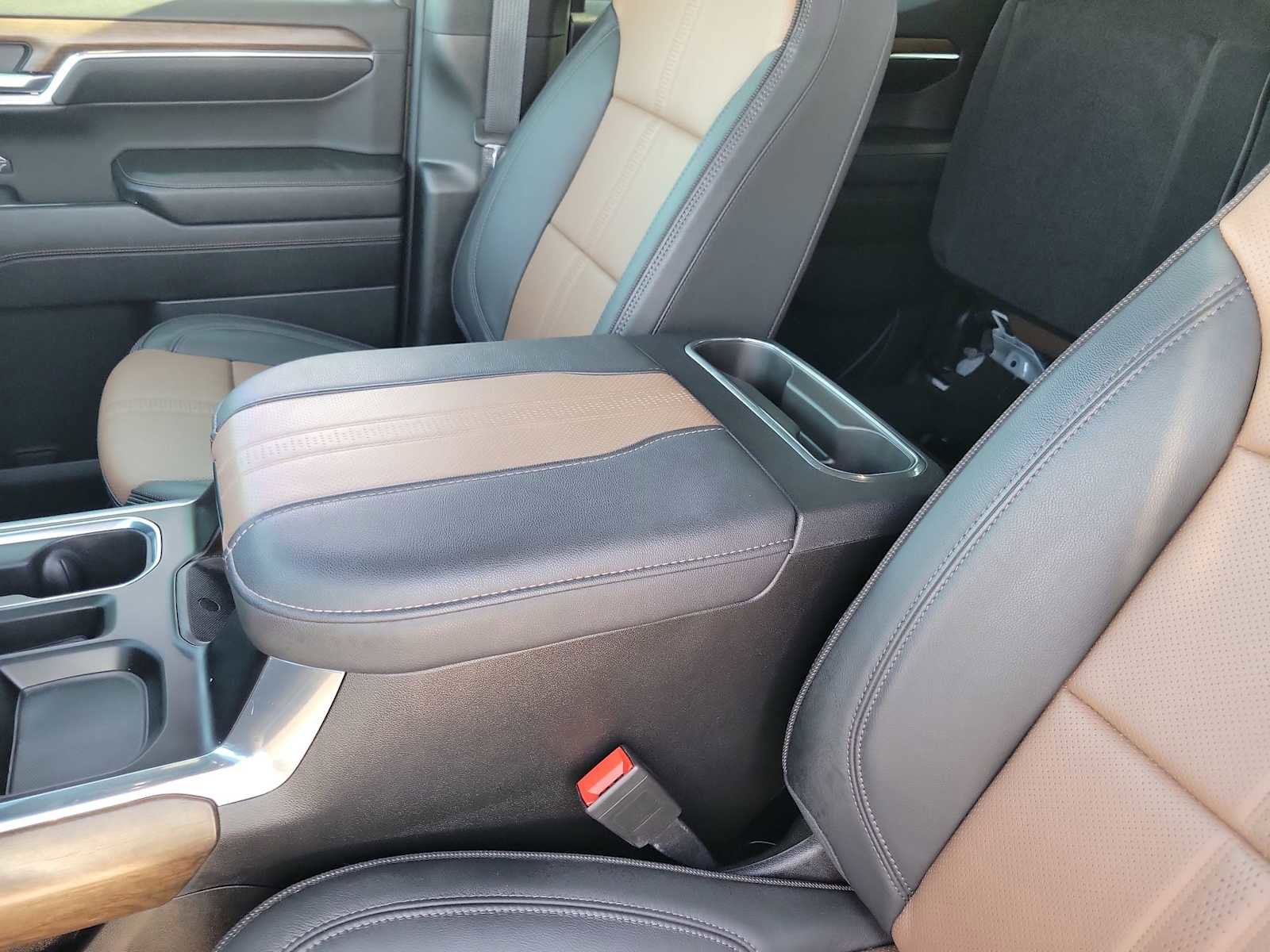 Used 2023 Chevrolet Silverado 1500 High Country w/ Technology Package AWD/4WD image 19