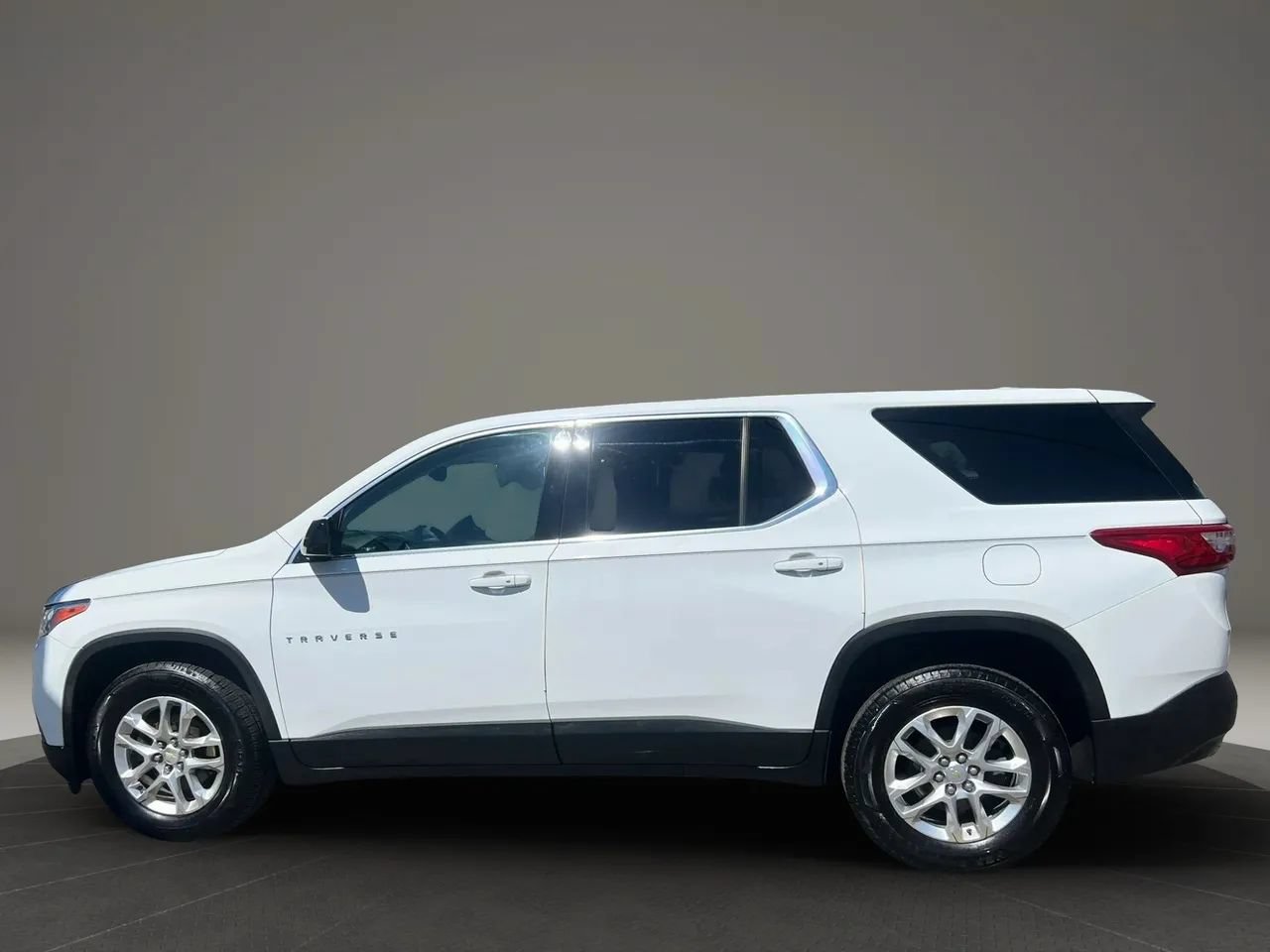 Used 2019 Chevrolet Traverse LS FWD image 7