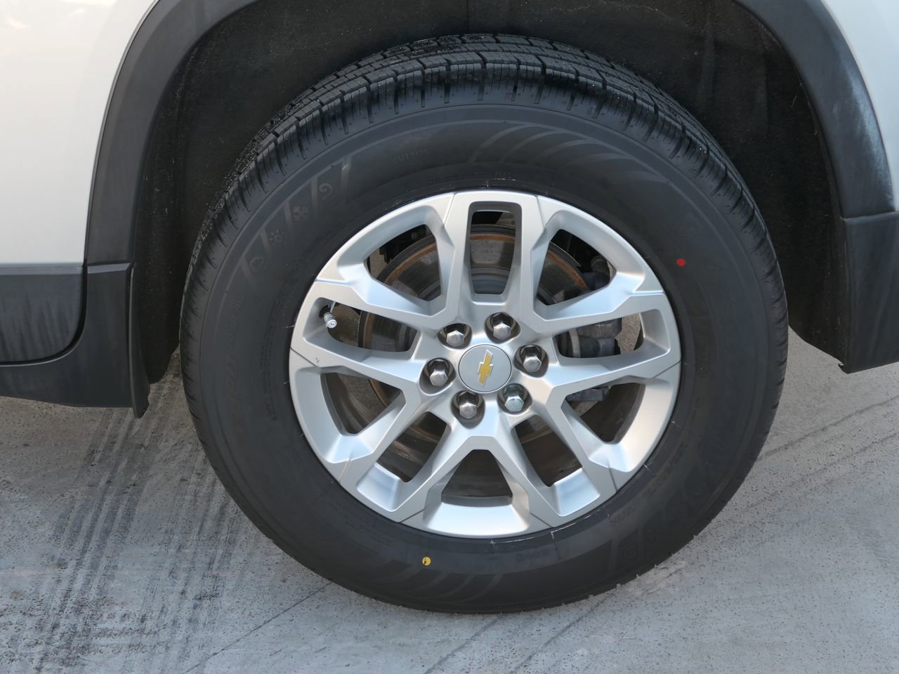 Used 2020 Chevrolet Traverse LS w/ LPO, Blackout Package image 10