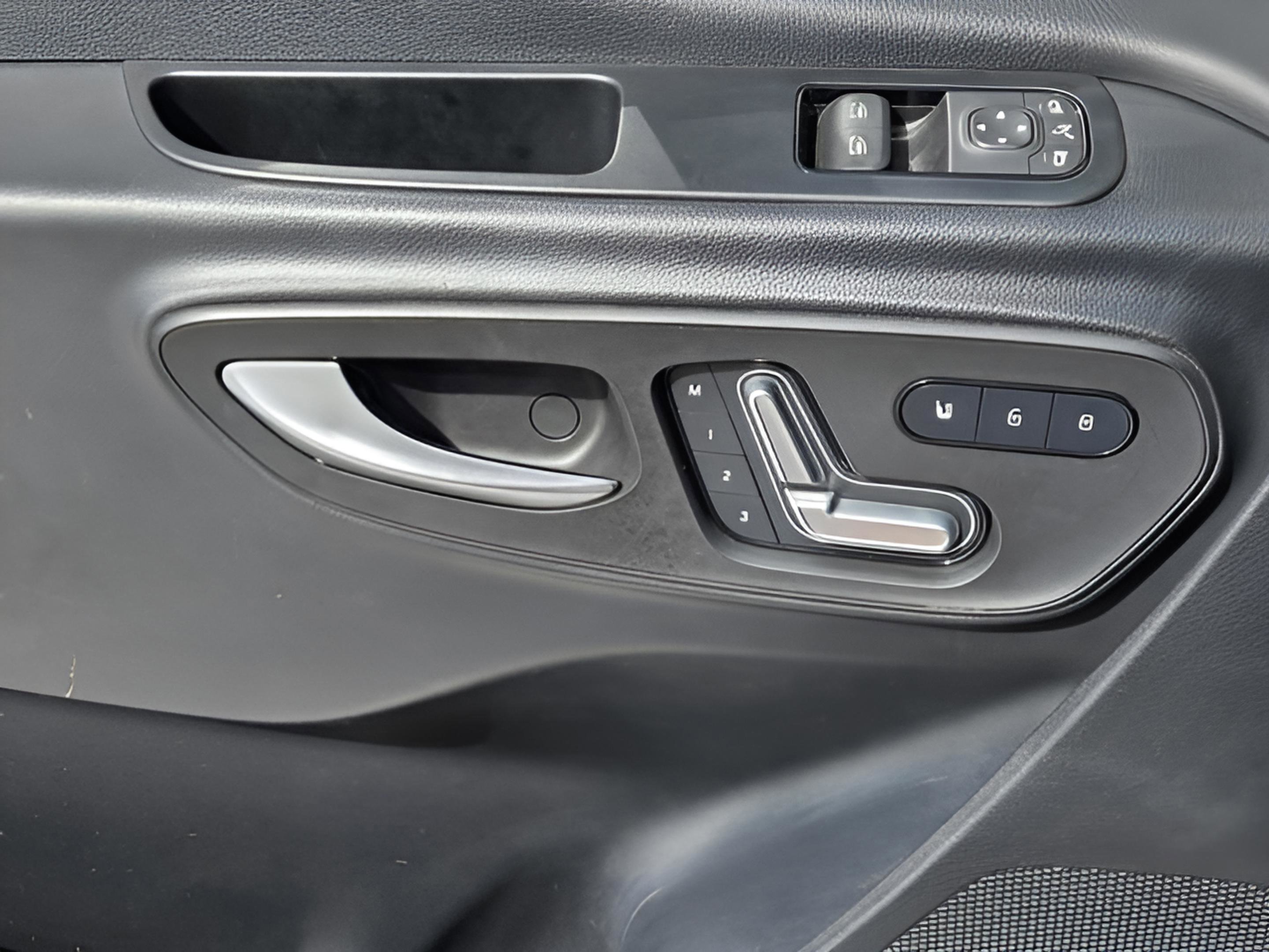 Used 2023 Mercedes-Benz Sprinter 144 Cargo image 17