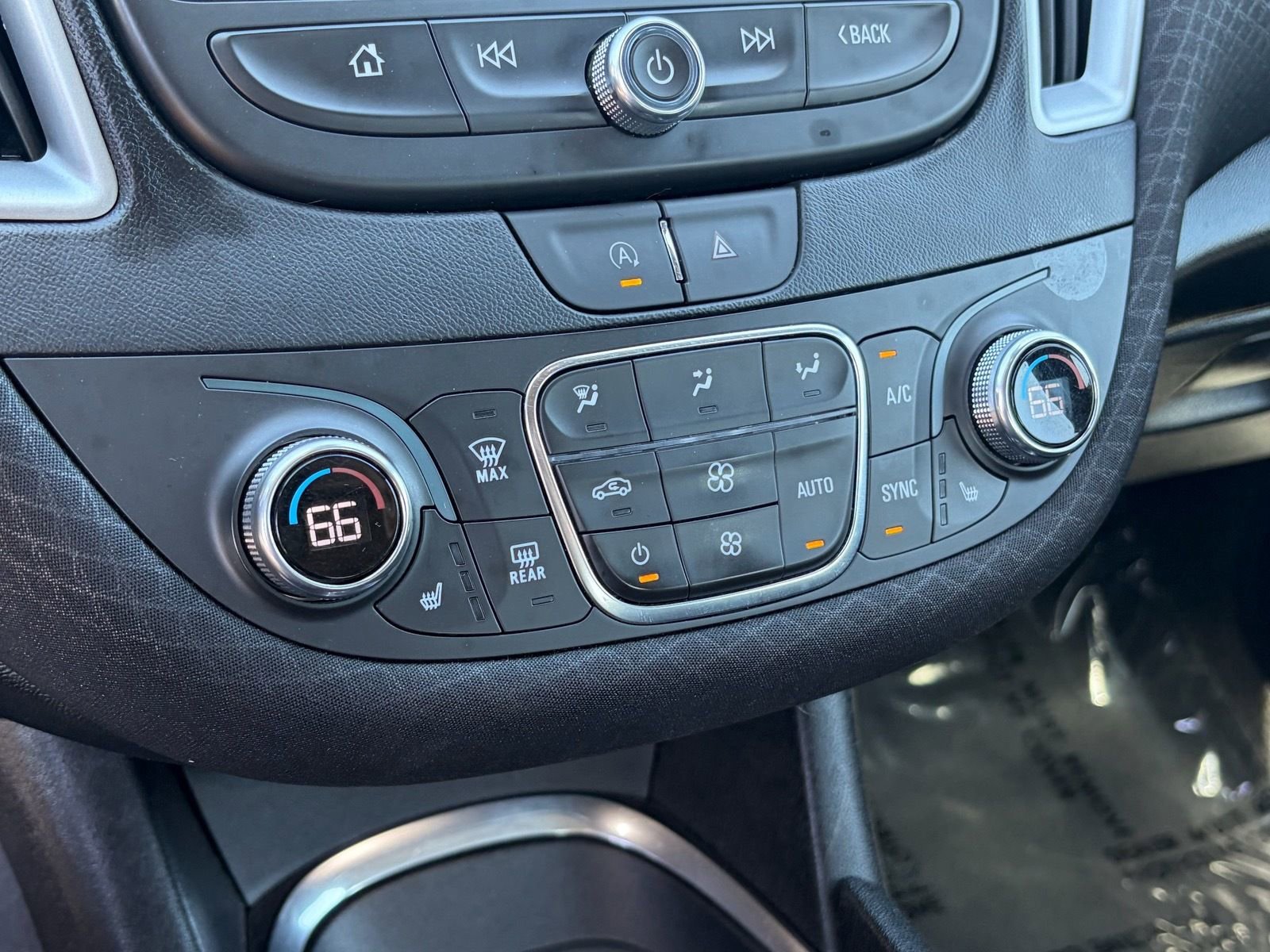 Used 2023 Chevrolet Malibu LT FWD image 21