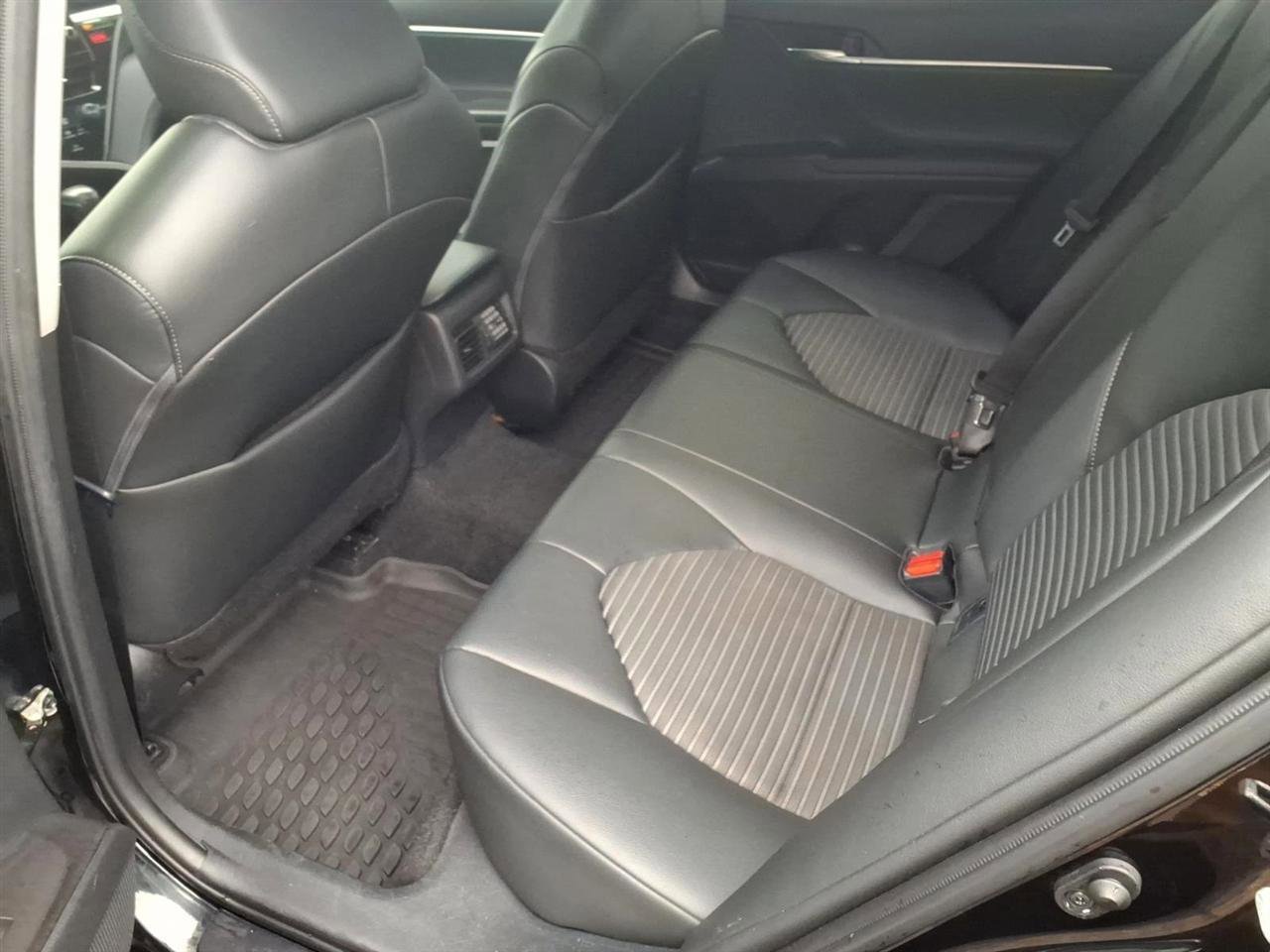 Used 2023 Toyota Camry SE w/ Cold Weather Package image 9