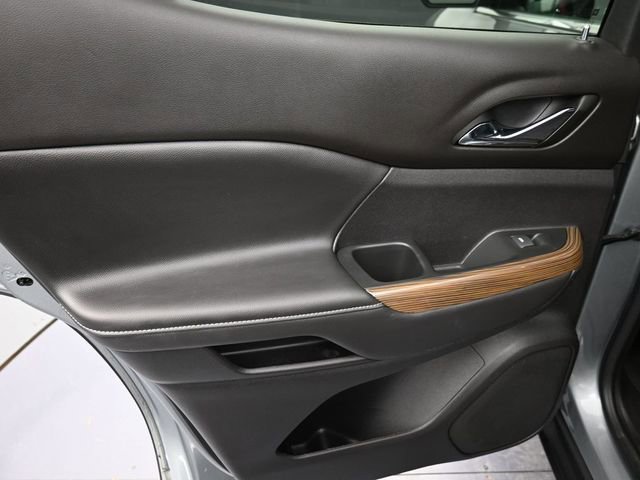 Used 2023 GMC Acadia SLE image 29