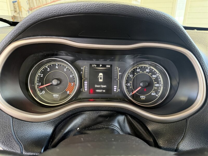 Used 2014 Jeep Cherokee Latitude w/ Comfort/Convenience Group AWD/4WD image 23