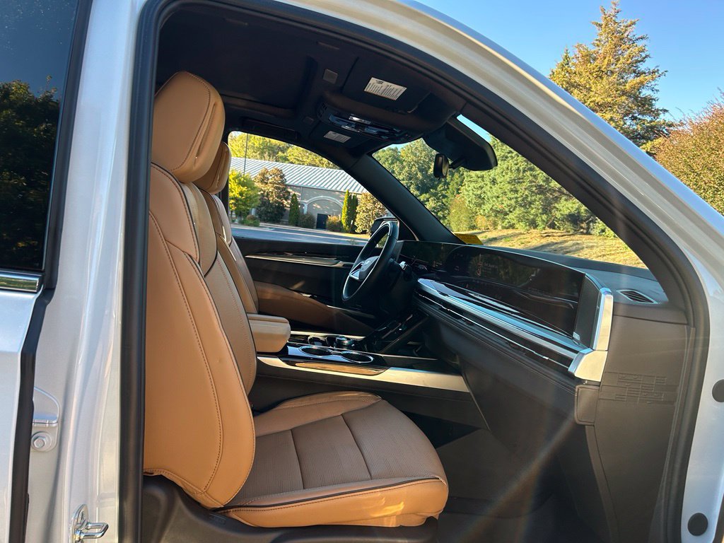 Used 2026 Cadillac Escalade Luxury w/ Touring Package RWD image 56