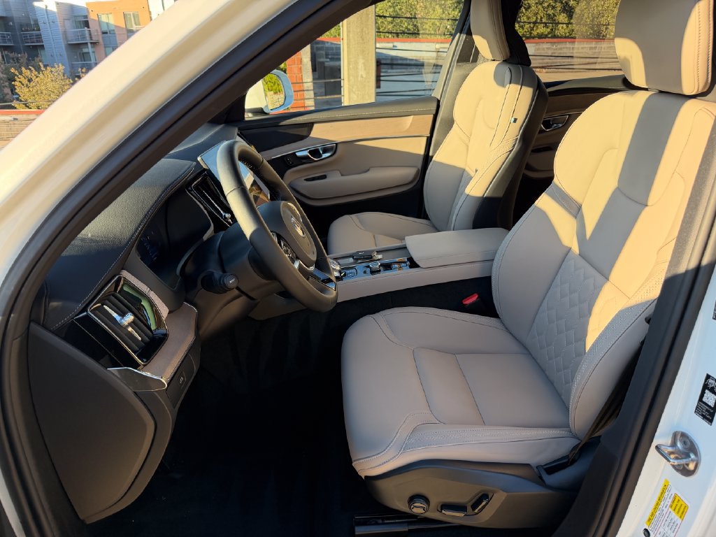 Certified 2026 Volvo XC90 B6 Plus w/ Protection Package Premier AWD/4WD image 15