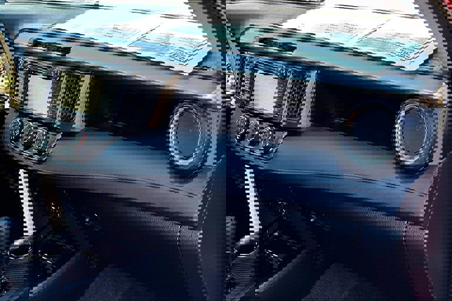 Used 2015 Toyota RAV4 LE image 15