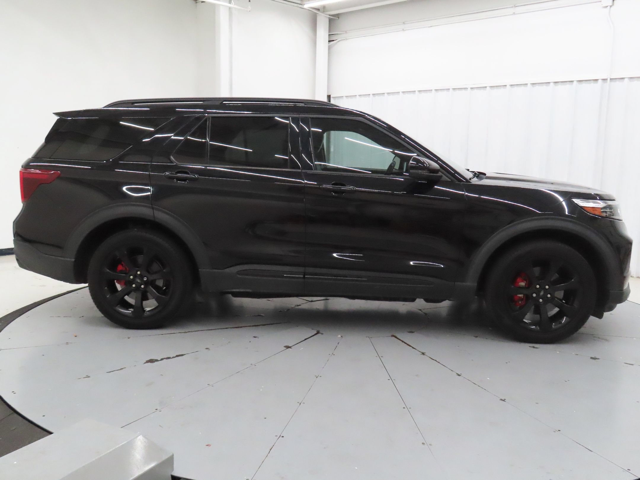 Used 2021 Ford Explorer ST w/ Equipment Group 401A AWD/4WD image 2