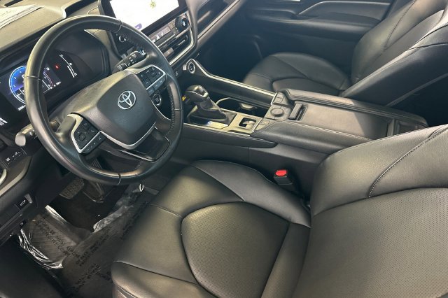 Used 2025 Toyota Grand Highlander AWD image 11