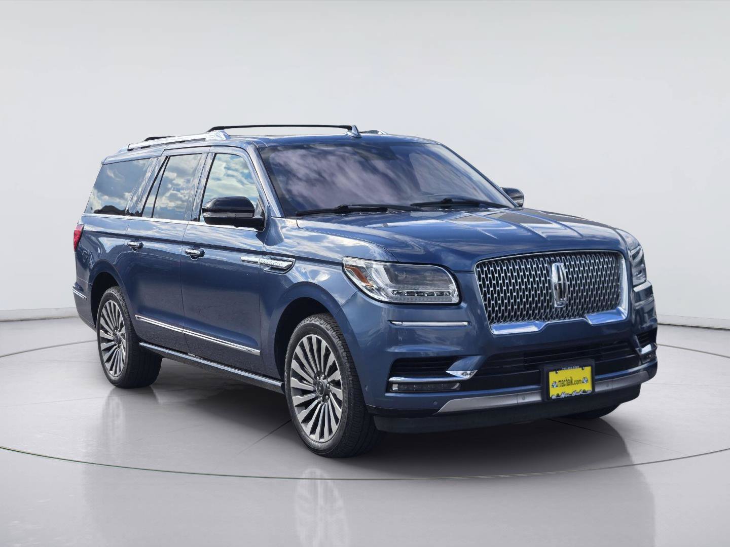 Used 2019 Lincoln Navigator L Reserve AWD/4WD image 2
