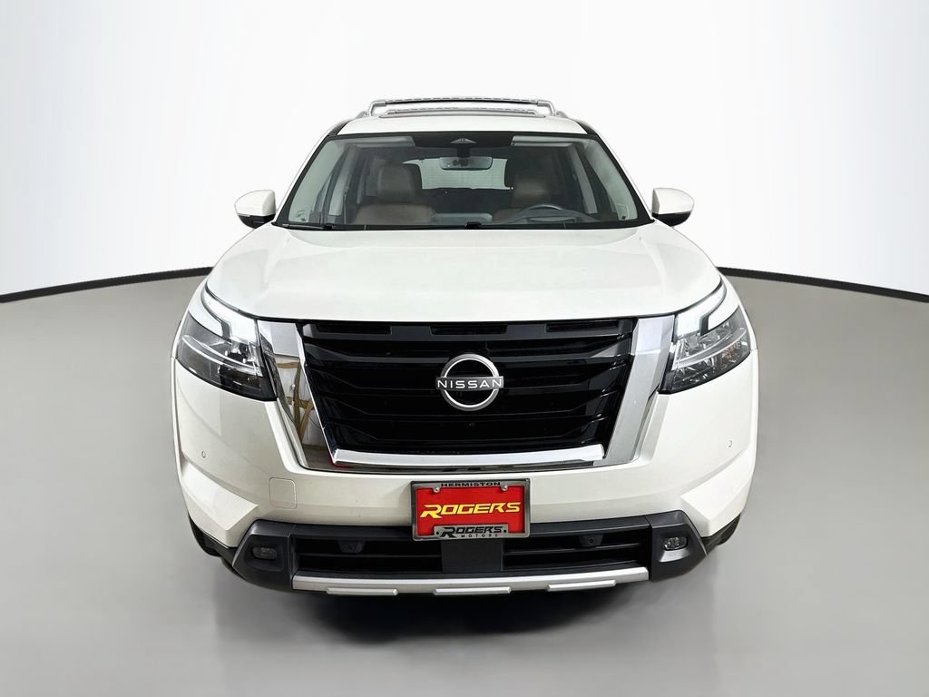 Used 2023 Nissan Pathfinder Platinum AWD/4WD image 2