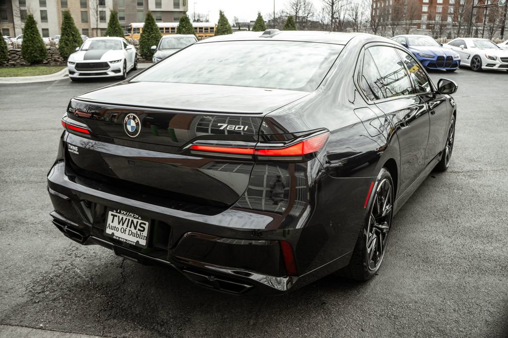 Used 2023 BMW 760i xDrive w/ Executive Package image 39