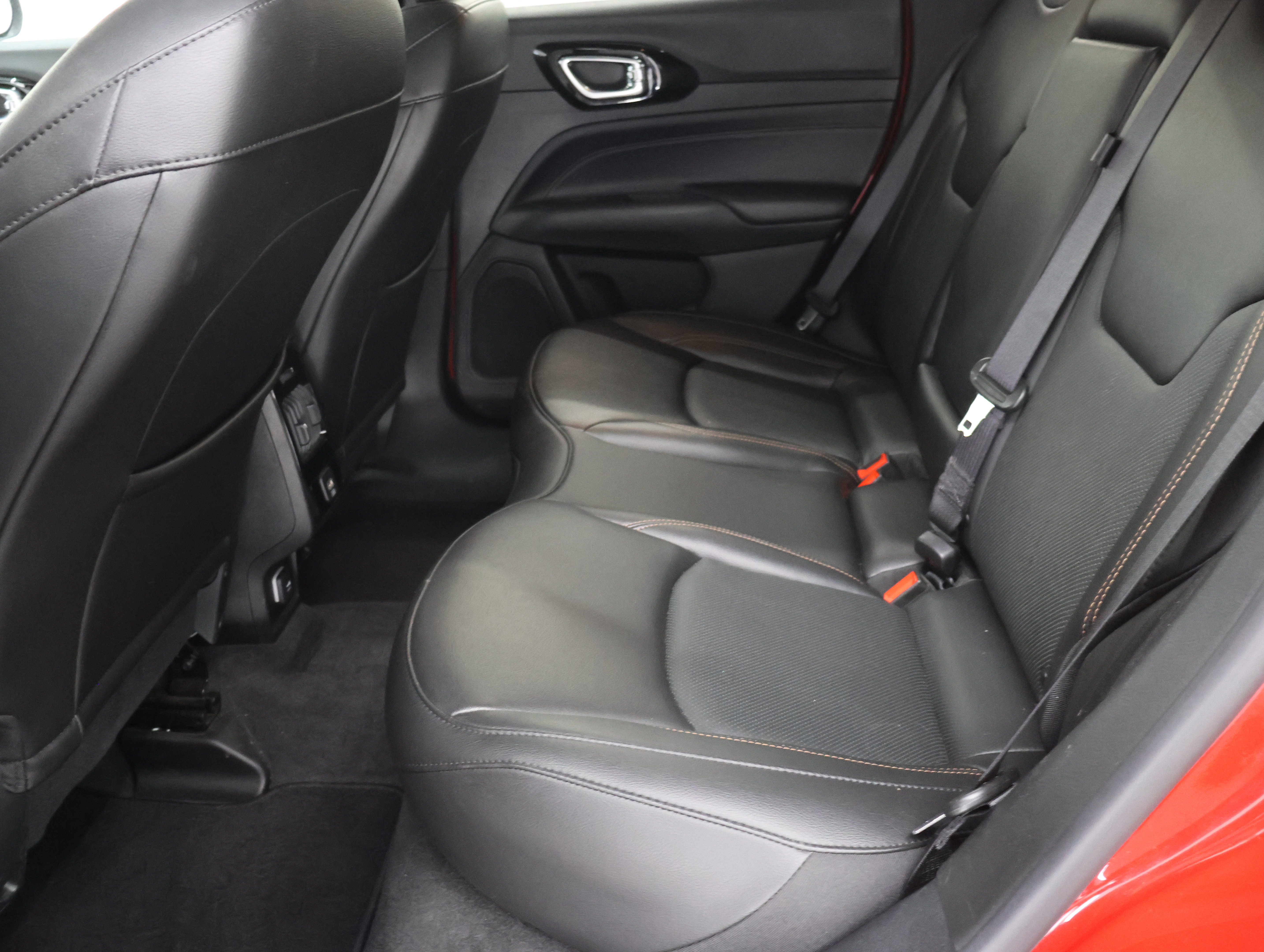 Used 2022 Jeep Compass Limited AWD/4WD image 9