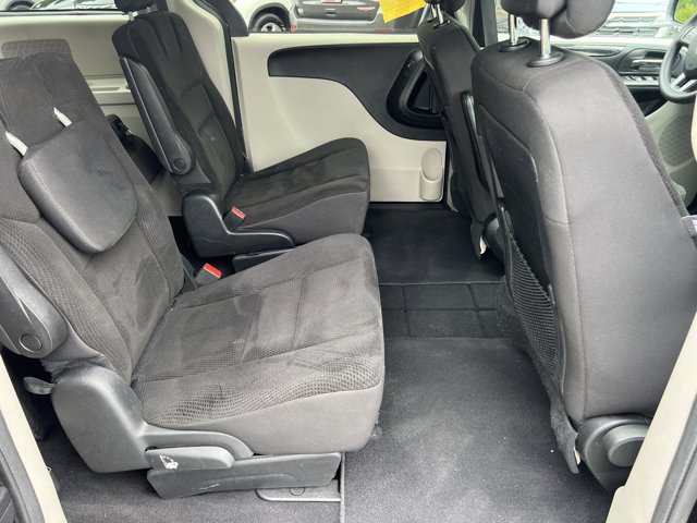 Used 2019 Dodge Grand Caravan SE w/ UConnect Hands-Free Group FWD image 16
