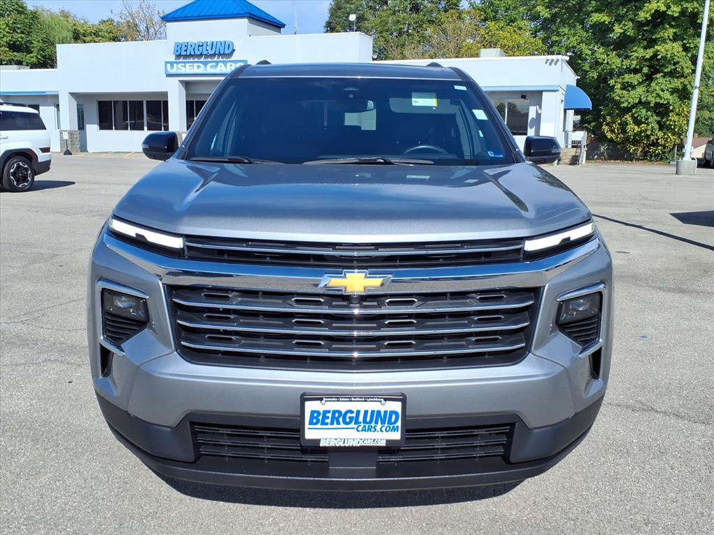 Used 2025 Chevrolet Traverse LT FWD image 9