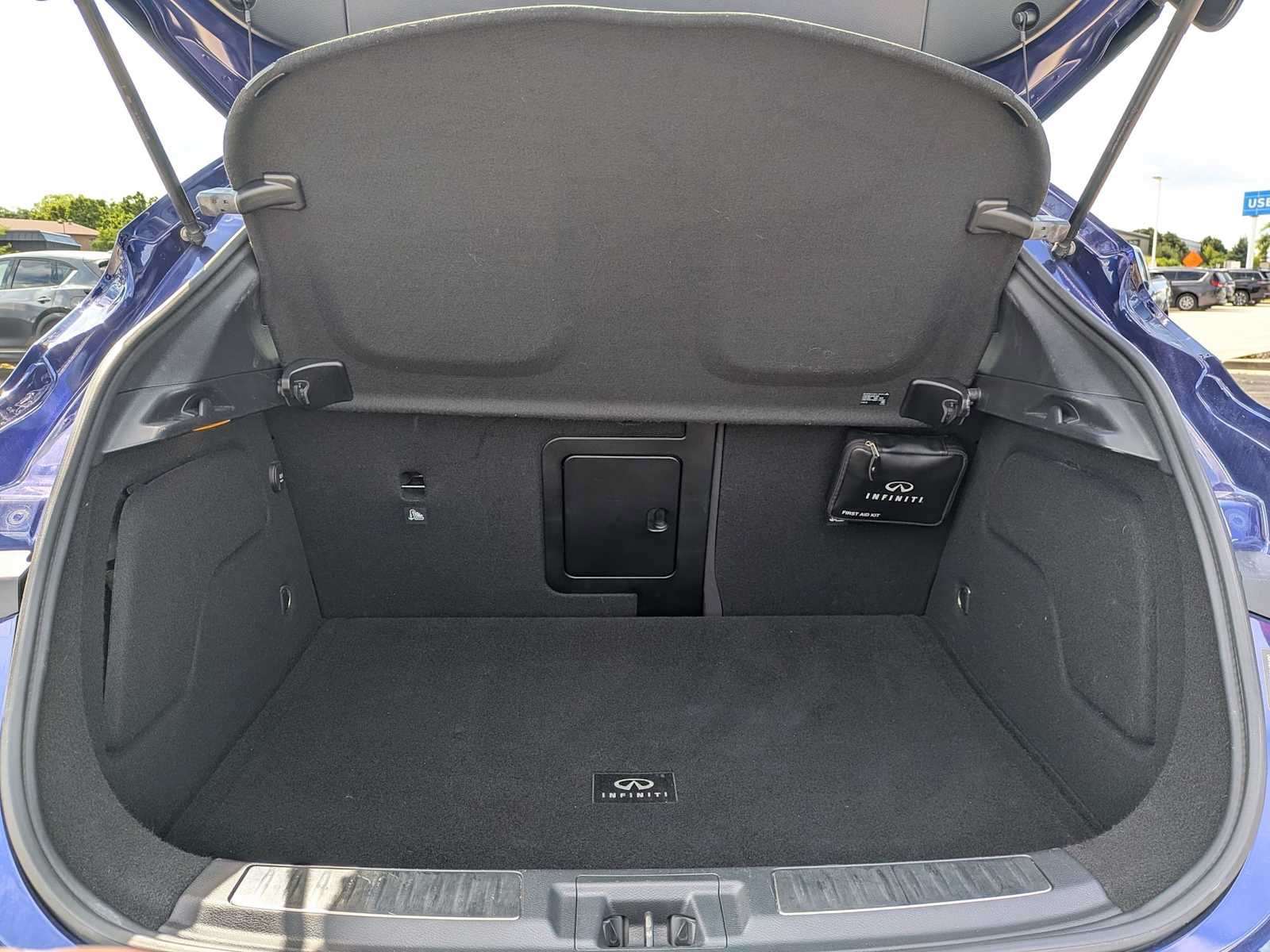 Used 2018 INFINITI QX30 Premium w/ Navigation Package AWD/4WD image 32