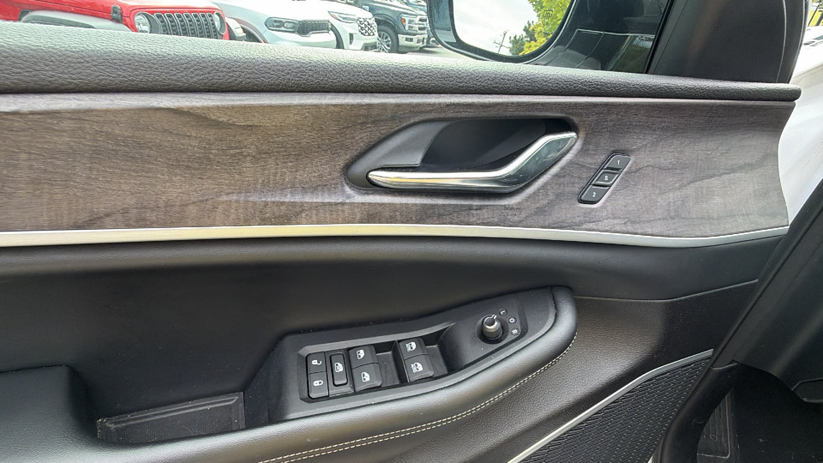 Used 2024 Jeep Grand Cherokee Limited 4xe AWD/4WD image 16