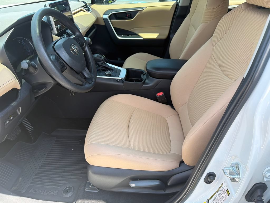 Used 2024 Toyota RAV4 LE AWD/4WD image 11