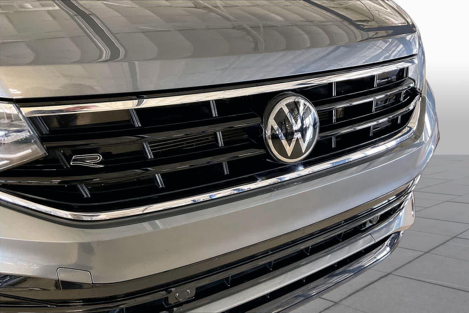Used 2023 Volkswagen Tiguan SE R-Line AWD/4WD image 30
