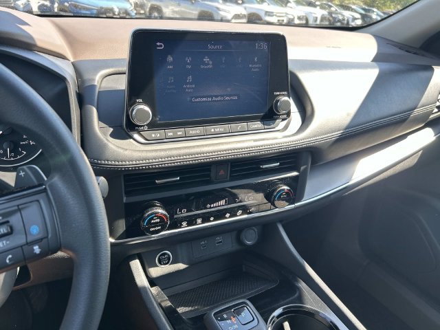 Used 2023 Nissan Rogue SV FWD image 23