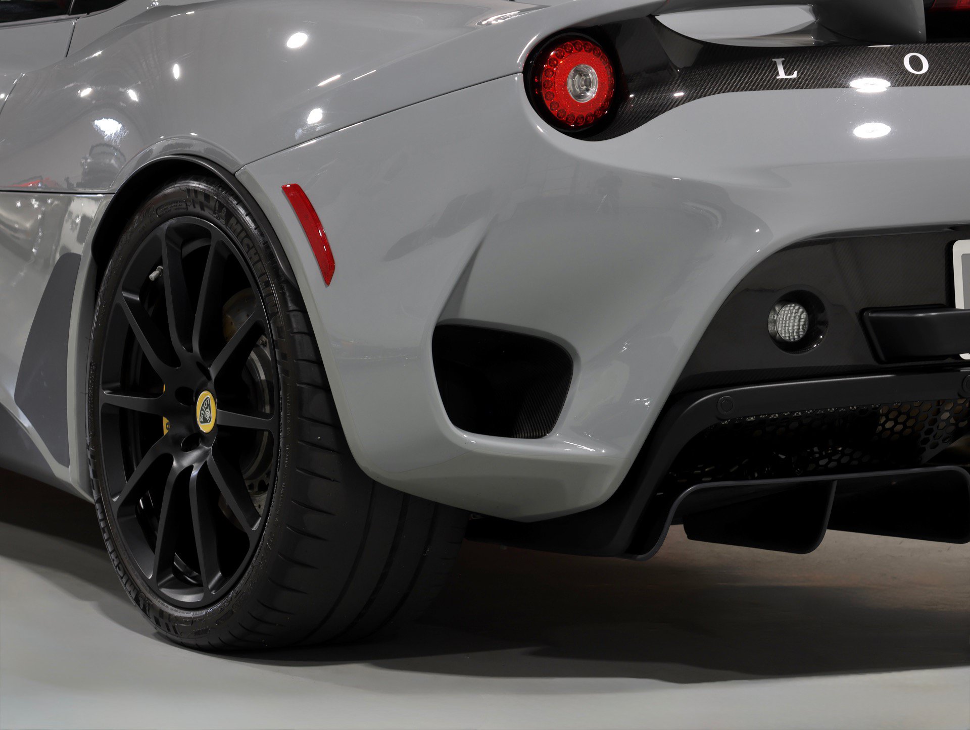 Used 2020 Lotus Evora RWD image 33
