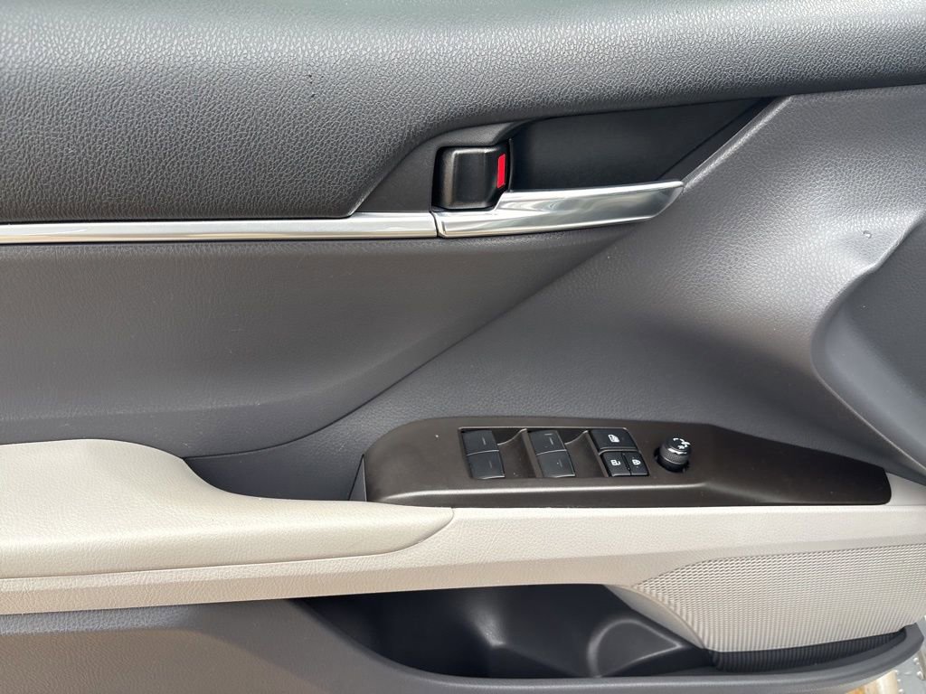 Used 2022 Toyota Camry SE image 12