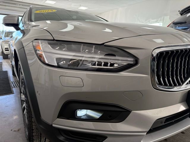 Certified 2024 Volvo V90 B6 Cross Country Plus image 10