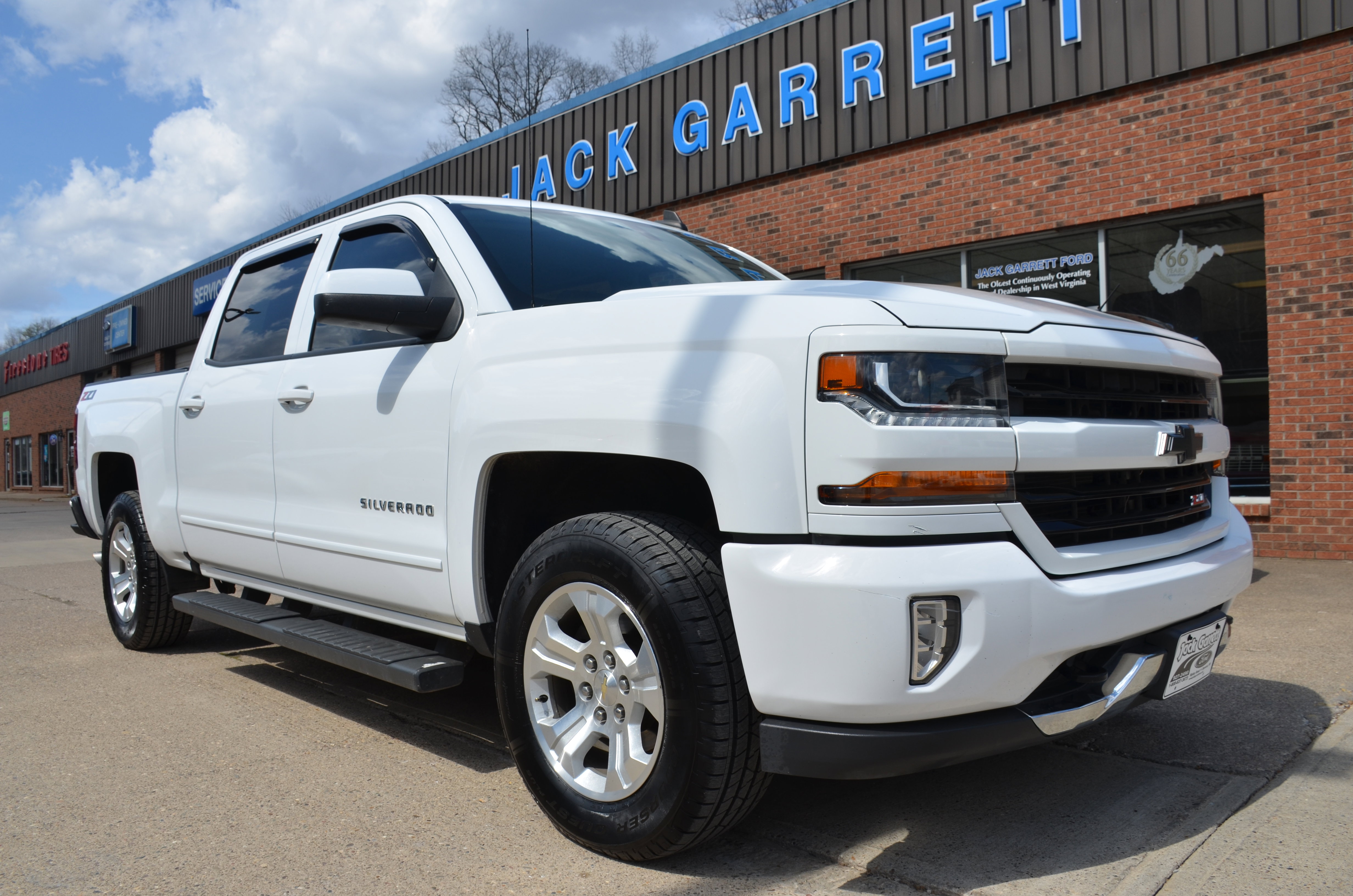 Used 2018 Chevrolet Silverado 1500 LT w/ All Star Edition image 3