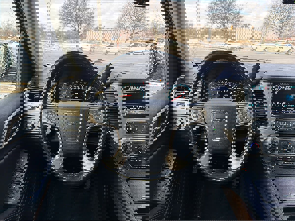 Used 2019 GMC Yukon Denali image 16