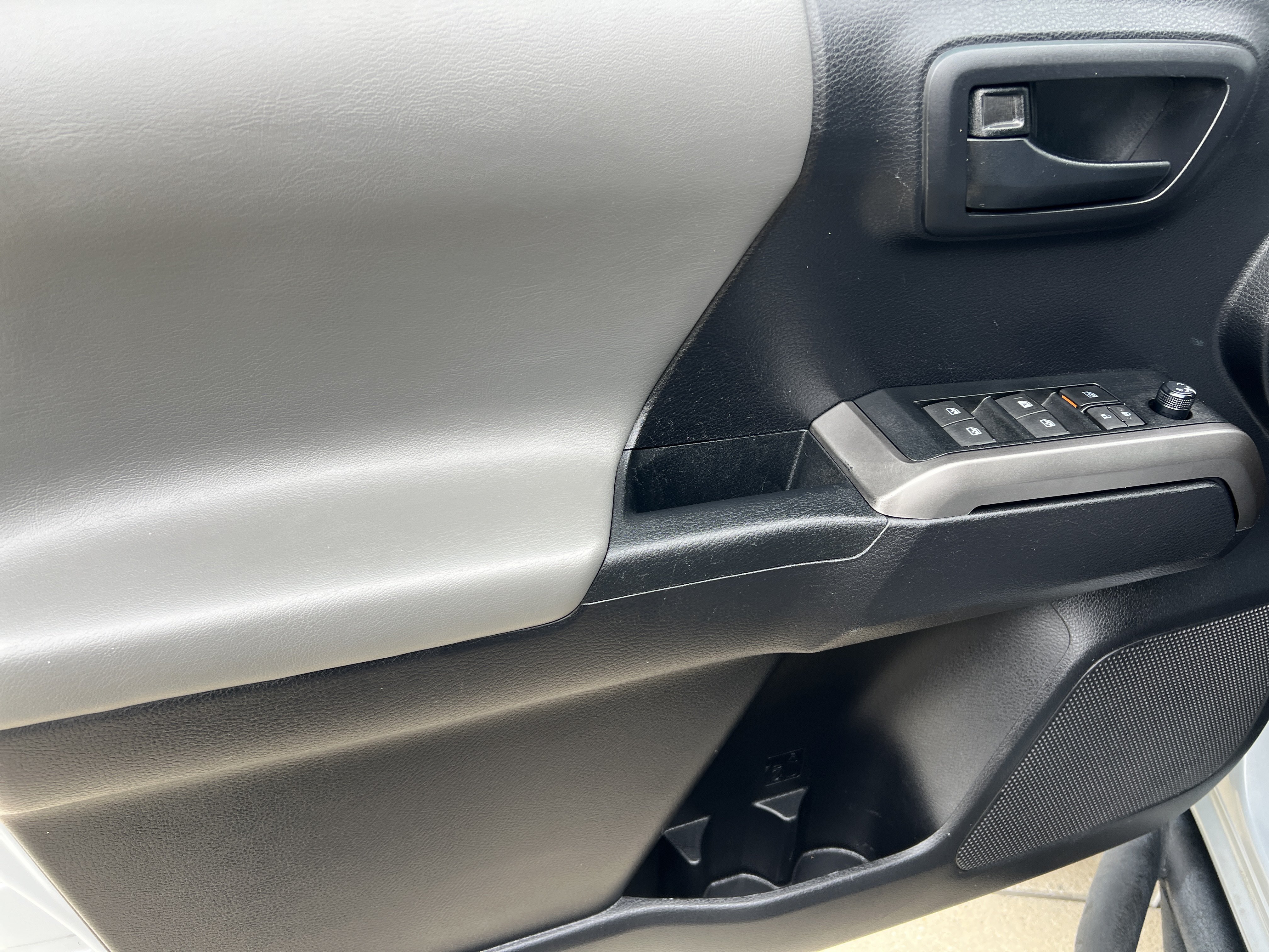 Used 2019 Toyota Tacoma SR5 AWD/4WD image 12