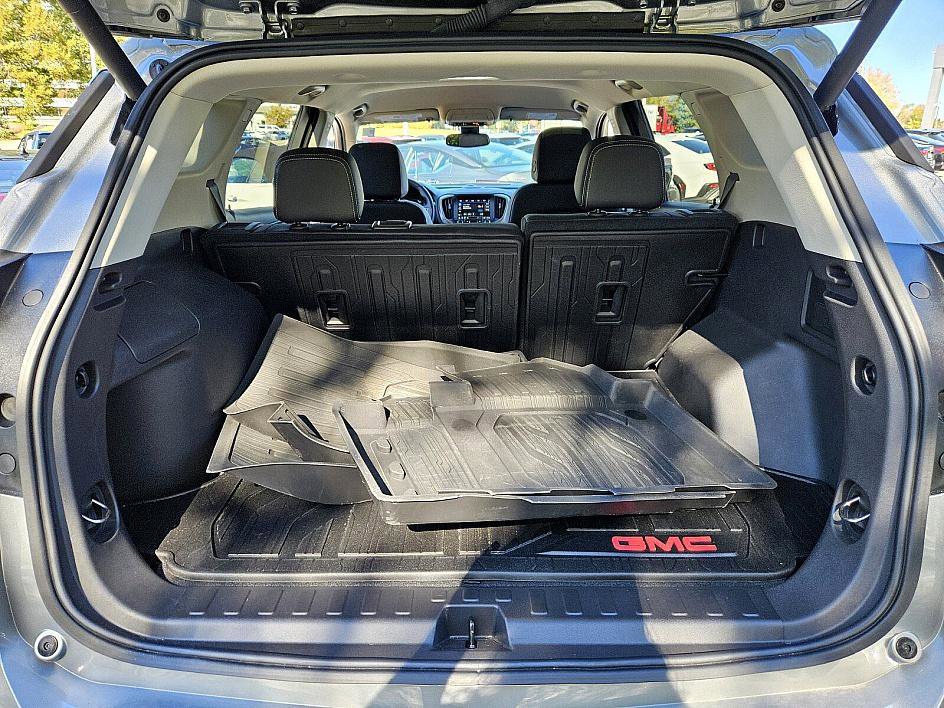 Used 2024 GMC Terrain Denali image 12