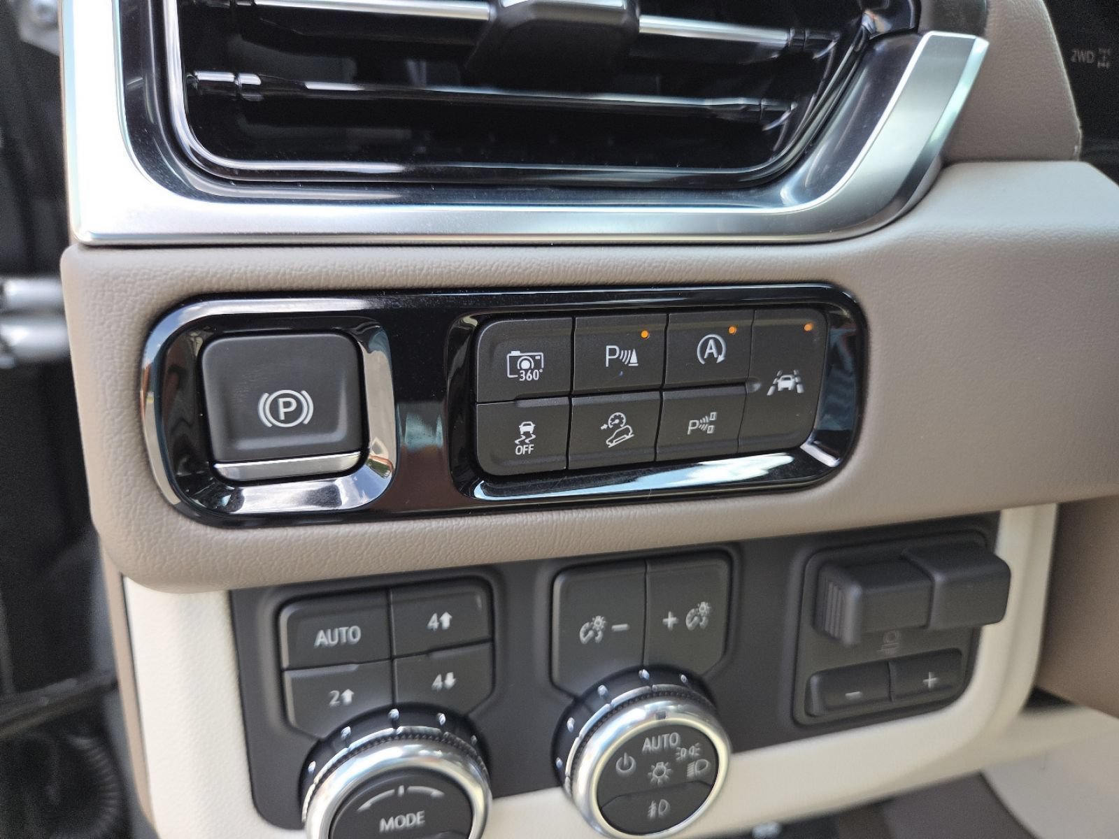 New 2026 GMC Yukon XL Denali w/ Denali Reserve Package AWD/4WD image 14