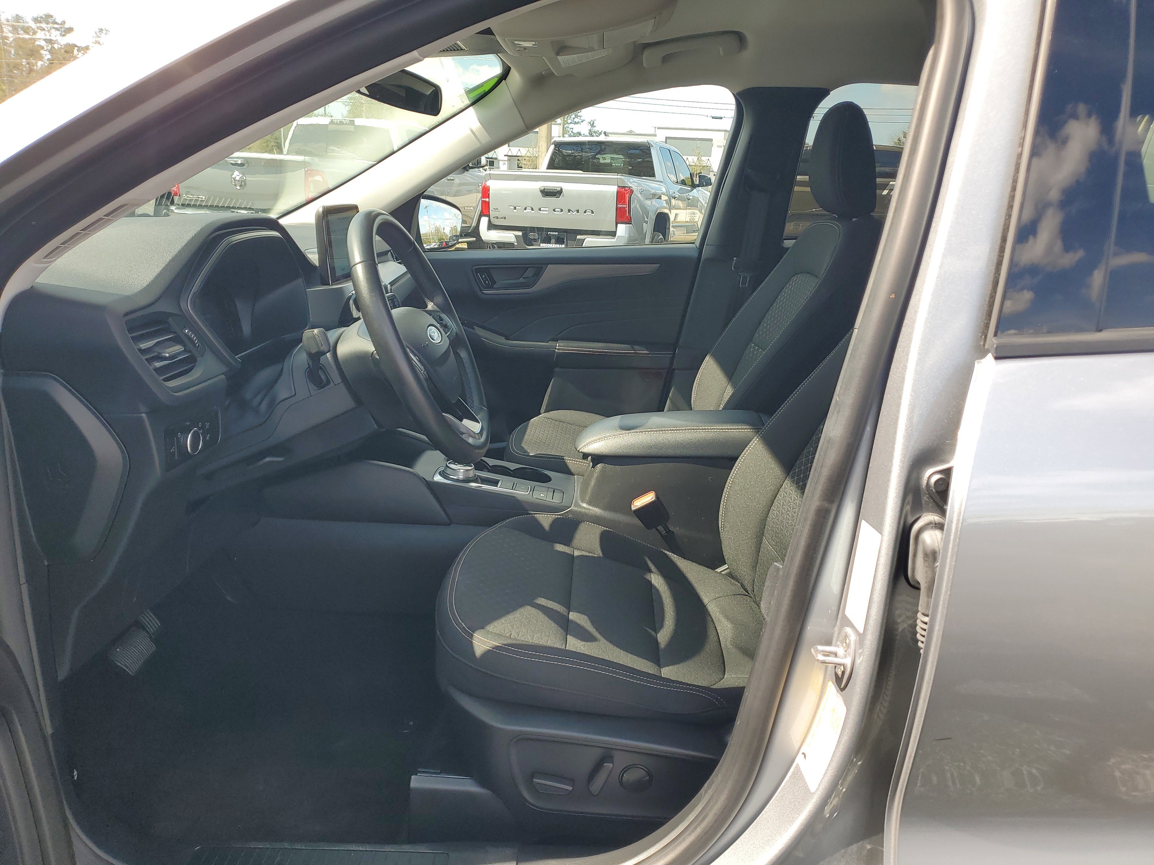 Used 2024 Ford Escape Active image 17