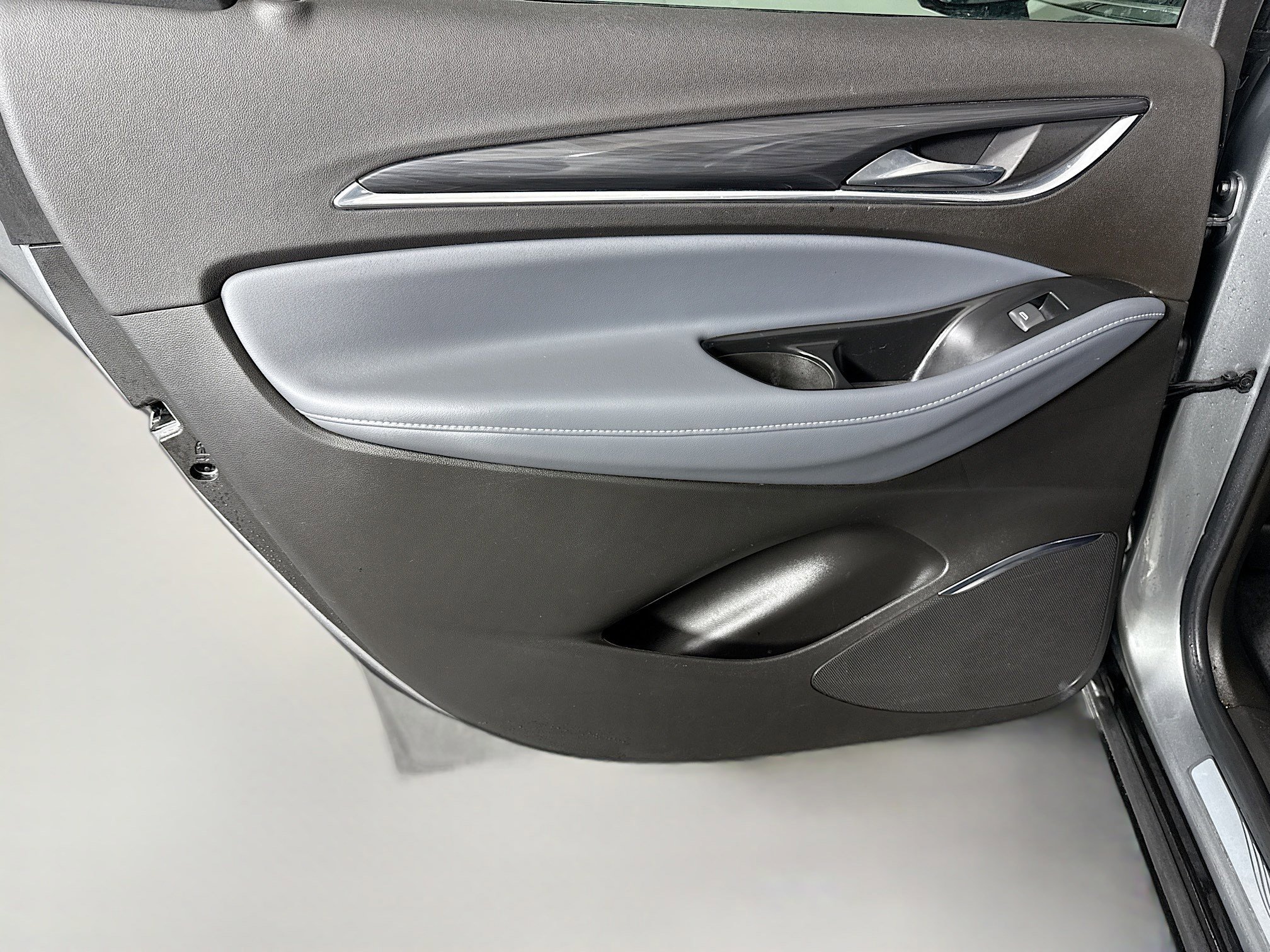 Used 2024 Buick Enclave Essence FWD image 26