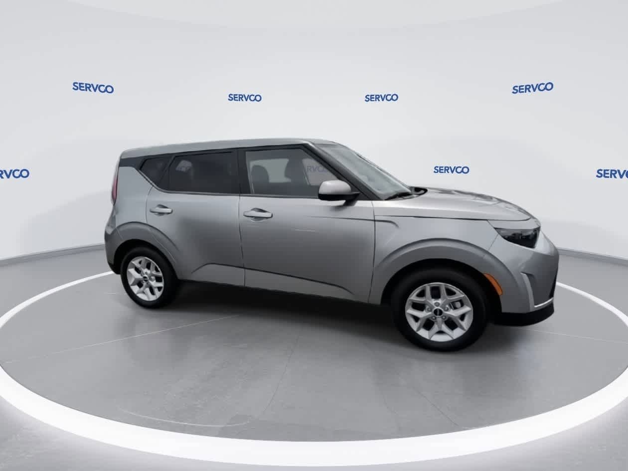 Used 2023 Kia Soul LX w/ Option Group 015 FWD image 9