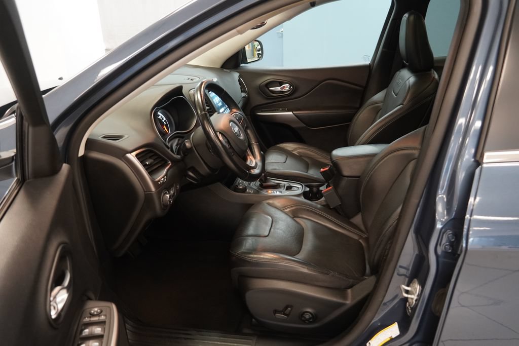 Used 2021 Jeep Cherokee Latitude Lux w/ Sun & Sound Group AWD/4WD image 5