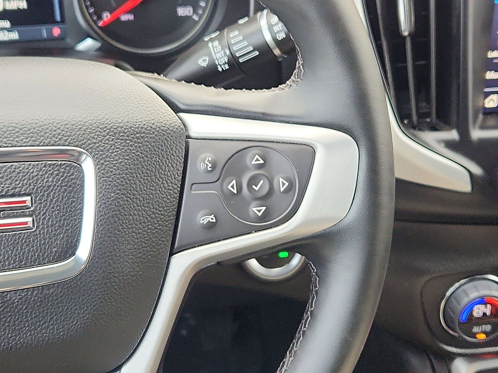 Used 2024 GMC Terrain SLT w/ Infotainment Package II image 25