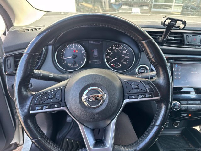 Used 2017 Nissan Rogue Sport SV w/ SV Premium Package AWD/4WD image 3