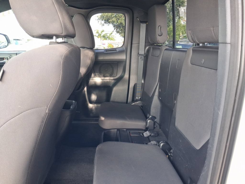 Used 2016 Toyota Tacoma TRD Sport w/ Towing Package AWD/4WD image 8