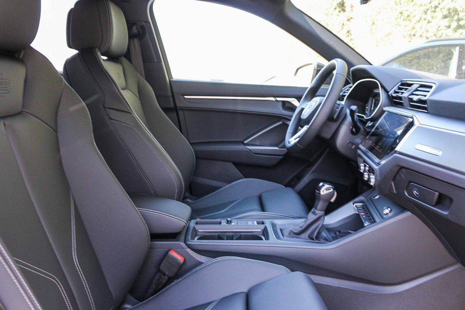 Used 2025 Audi Q3 2.0T Premium w/ Convenience Package AWD/4WD image 18