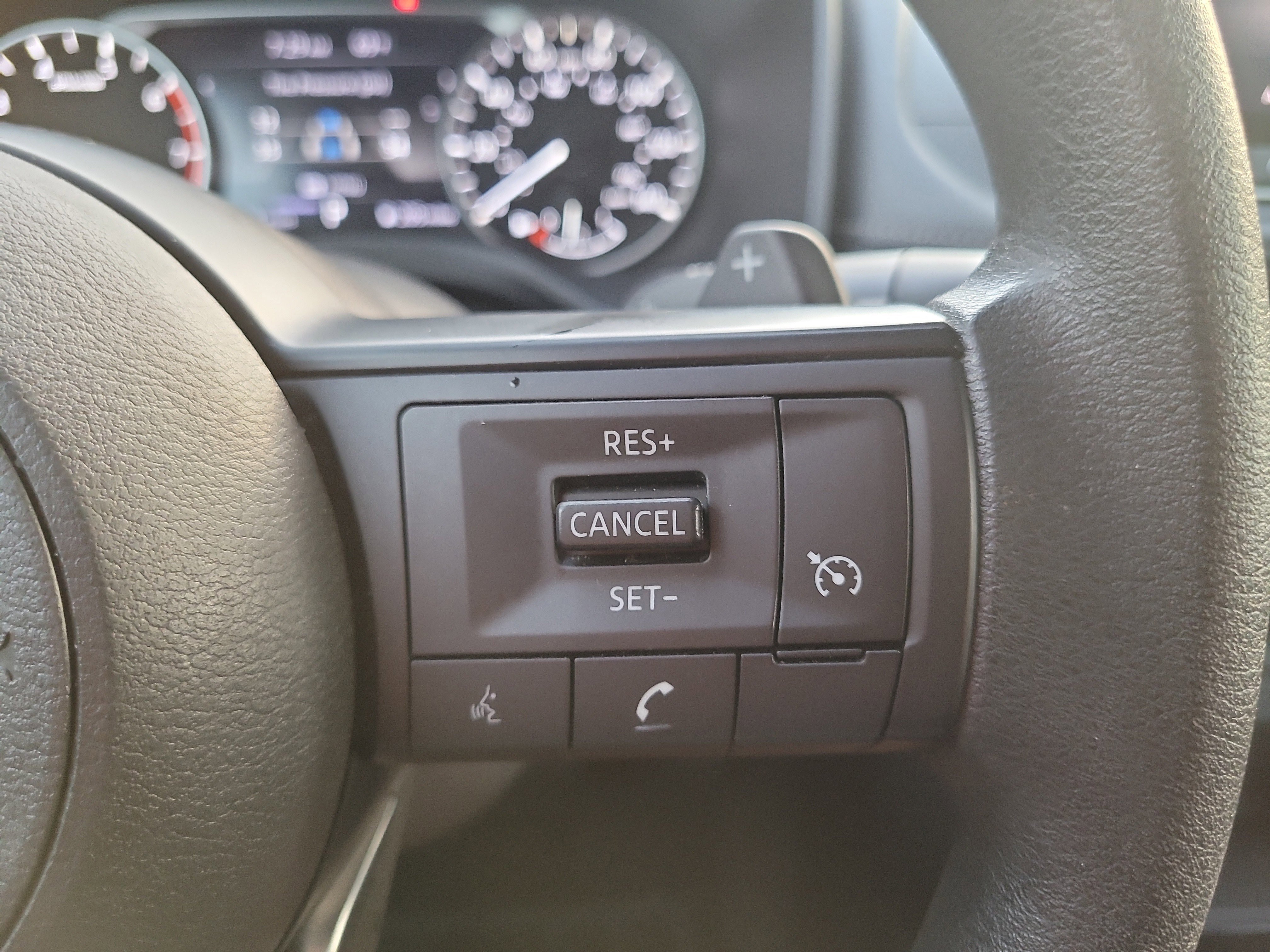 Used 2023 Nissan Rogue S image 28