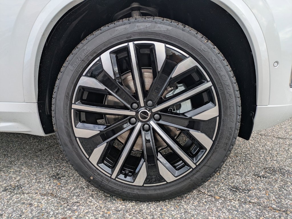 New 2026 Volvo XC90 B6 Plus w/ Protection Package Premier AWD/4WD image 11