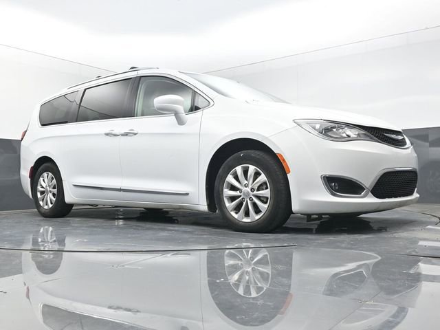 Used 2019 Chrysler Pacifica Touring-L FWD image 38