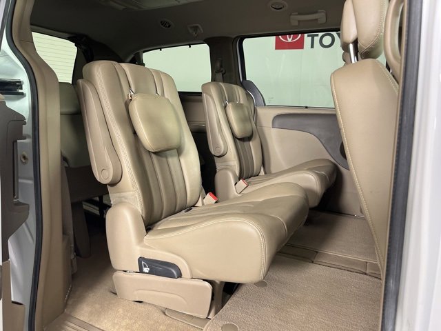 Used 2015 Chrysler Town & Country Touring-L w/ Driver Convenience Group image 31