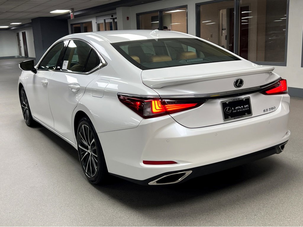 New 2025 Lexus ES 350 w/ Premium Package image 5