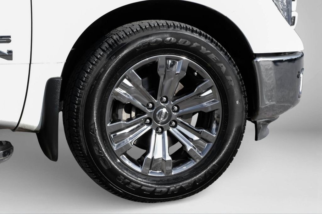 Used 2017 Nissan Titan SV image 48